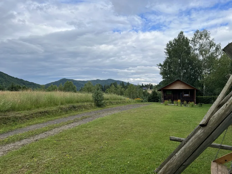 widok na Bieszczady i domek